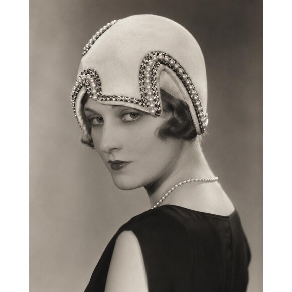Antique/Vintage 1920s Cloche Hat | Ivory Velvet Pearl & Rhinestone Flapper Hat main image 10